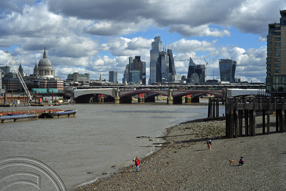 DG379351. The Thames and city of London from the South Bank. 16.9.2022.
