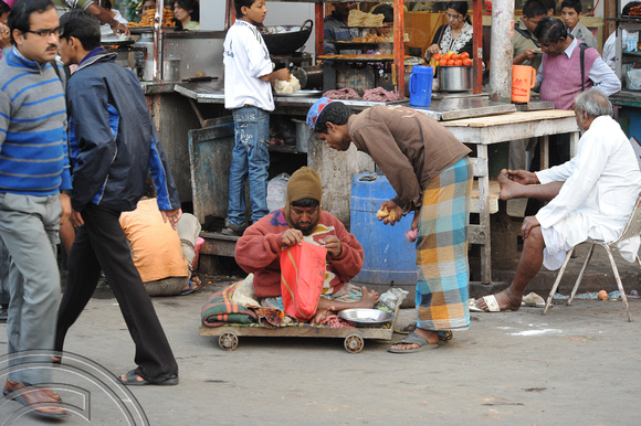 DG70328. Crippled man begging. Calcutta. India. 16.12.10.