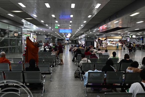 DG438998. Waiting for trains. Krung Thep Aphiwat Central Terminal. Bangkok. Thailand. 12.2.2025.