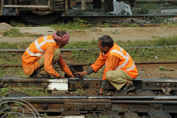 DG69416. Track workers in High vis. Old Delhi.India. 4.12.10.