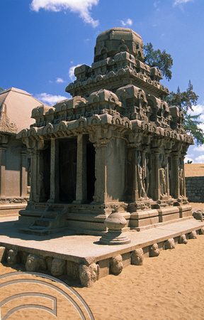T6622. Five rathas. Mahabilipuram. Tamil Nadu. India. 1998.