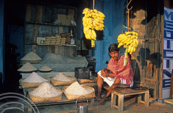 T6700.  General store. Puri. Orissa. India. 1998.