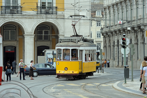 DG53042. Tram 572. Rua du Arsenal. Lisbon. Portugal. 2.6.10.