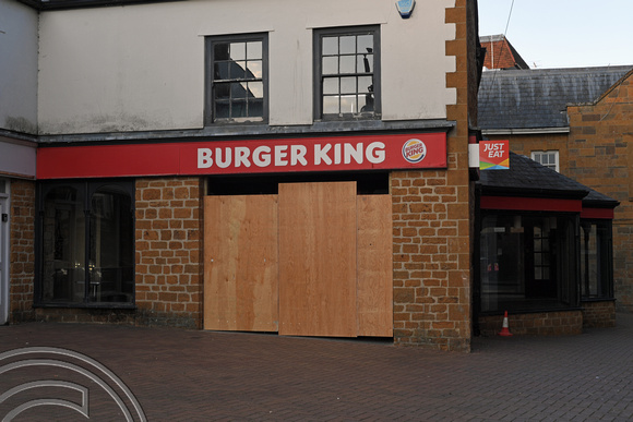 DG375944. Closed down Burger King. Banbury. 3.8.2022.