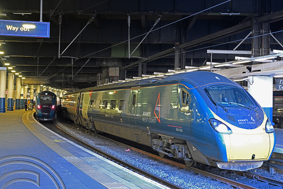 DG435481. 807008. 390020. 1H66. 1133 London Euston to Manchester Piccadilly. London Euston. 19.12.2024.