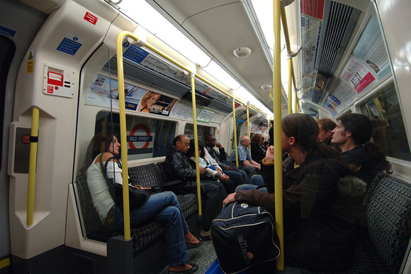 On the tube. Old St. Northern line. 14.10.07. DG13035