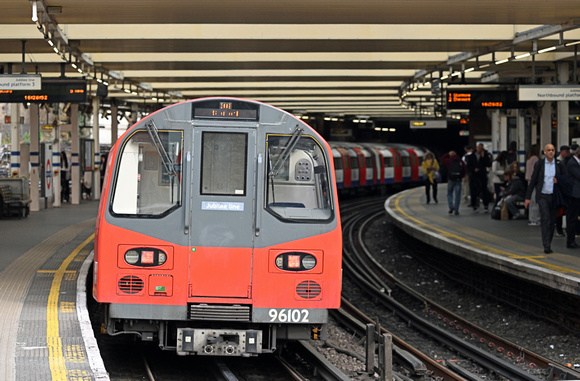 DG443578. Jubilee line train. Finchley Rd. London. 8.4.2025.
