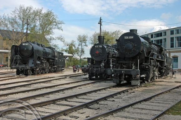 FDG1190. 303 002. 411 118. 520 034. Rail museum. Budapest. Hungary. 30.9.04.