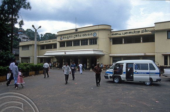 17116. Kandy station frontage. Sri Lanka. 5.1.04.