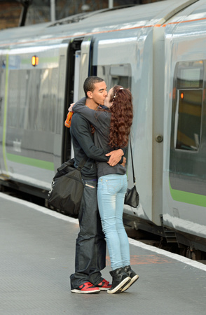 DG119539. Parting kiss. Liverpool Lime St. 3.8.12.