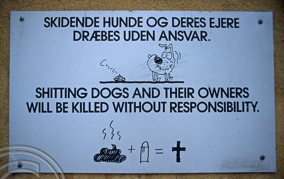 T5389. Warning to dog owners. Copenhagen. Denmark. August 1995