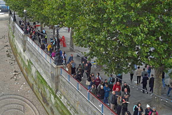 DG379348. Mourners queueing. South bank. London. 16.9.2022.