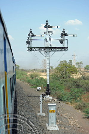 DG77136. Upper quadrant semaphores. Gujarat. India. 24.3.11