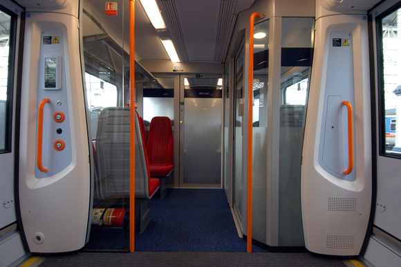 DG01648. Interior. Class 450. 17.8.04.