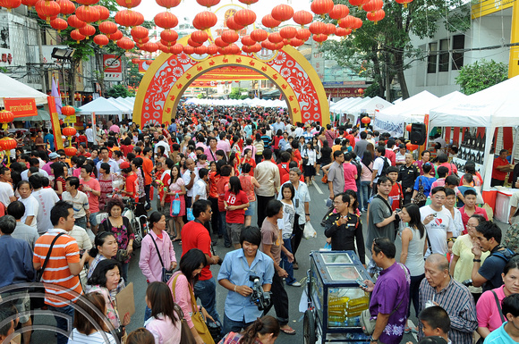 DG73646. Festivals open. Chinatown. Bangkok. 3.2.11.