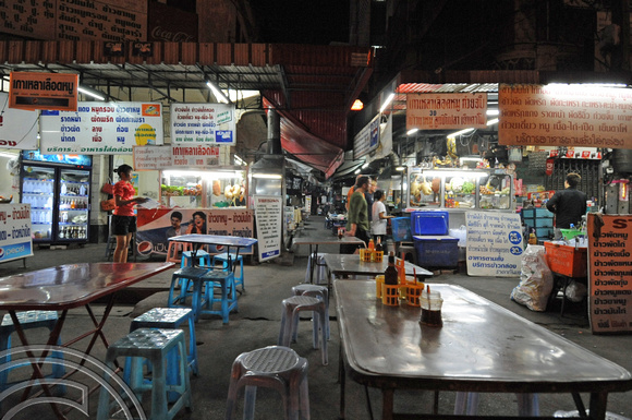 DG106026. Food stalls by Hualamphong station. Bangkok. Thailand. 3.3.12.