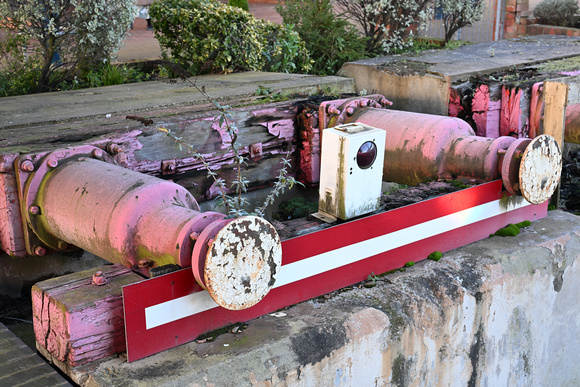 DG436093. Disused bufferstops. Rugby. 30.12.2024.