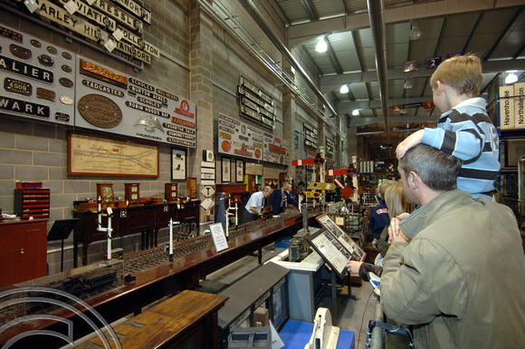 DG09695. LYR signalling school. NRM. York. 17.3.07.