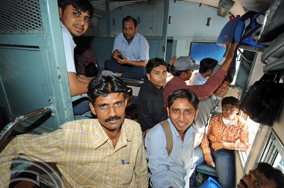 DG77485. Crowded train. Miyagam Karjan Jn. Gujarat. India. 26.3.11.