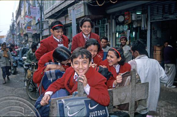 T12589. Kids in a rickshaw. Delhi. India. 2003.