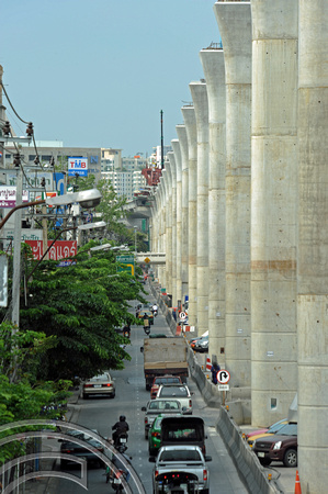 DG106219. Purple line construction. Th Krungthep Nonthaburi. Bangkok. Thailand. 5.2.12.