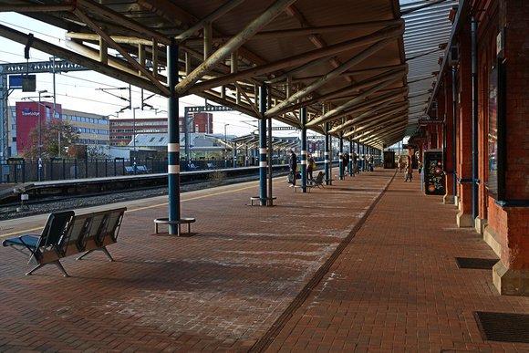 DG436090. Island platform. Rugby. 30.12.2024.