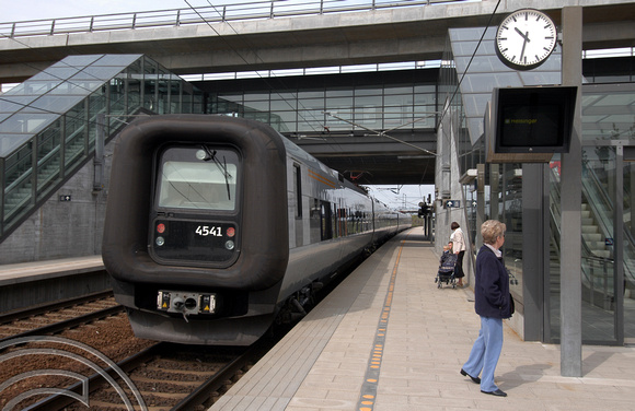 FDG1101. 4541. Orestad . Denmark. 17.6.04.