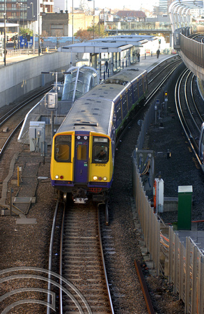 DG08673. 313108. Canning Town. 9.12.06.