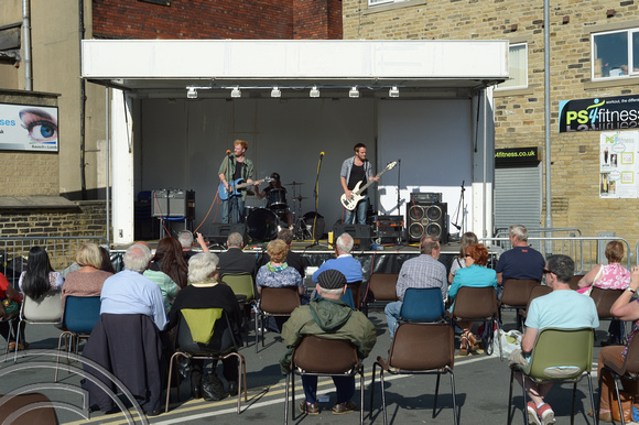 DG191753. Main stage. Brighouse canal & music festival. Brighouse. 31.8.14.