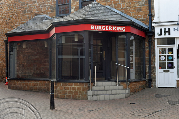 DG375945. Closed down Burger King. Banbury. 3.8.2022.