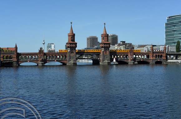 DG369800. Oberbaum Bridge. Berlin. Germany. 9.5.2022.