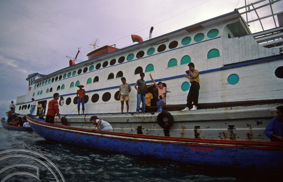 T3726. Getting ashore. Siberut. Mentawai Islands. Indonesia. 1992.