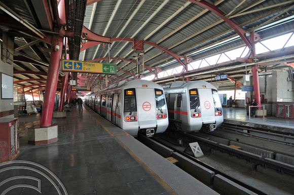 DG75875. Red line trains. Inderlok. Delhi. India. 6.3.11.