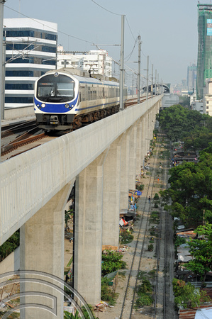DG75119. City line train. Phaya Thai. Bangkok. Thailand. 19.2.11.
